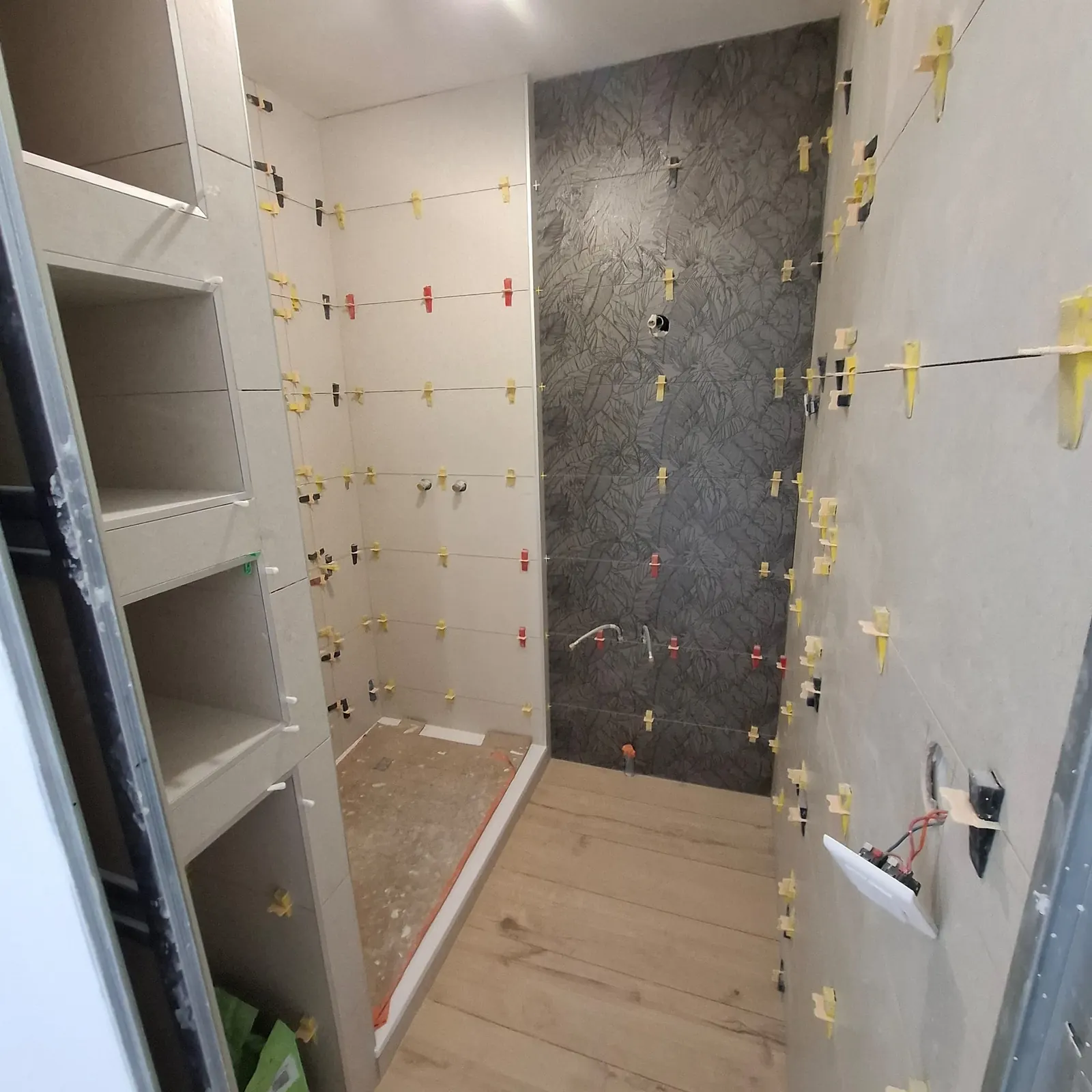 Rénovation salle de bain 3 m² à Meyzieu — douche italienne et meuble suspendu - Image 6
